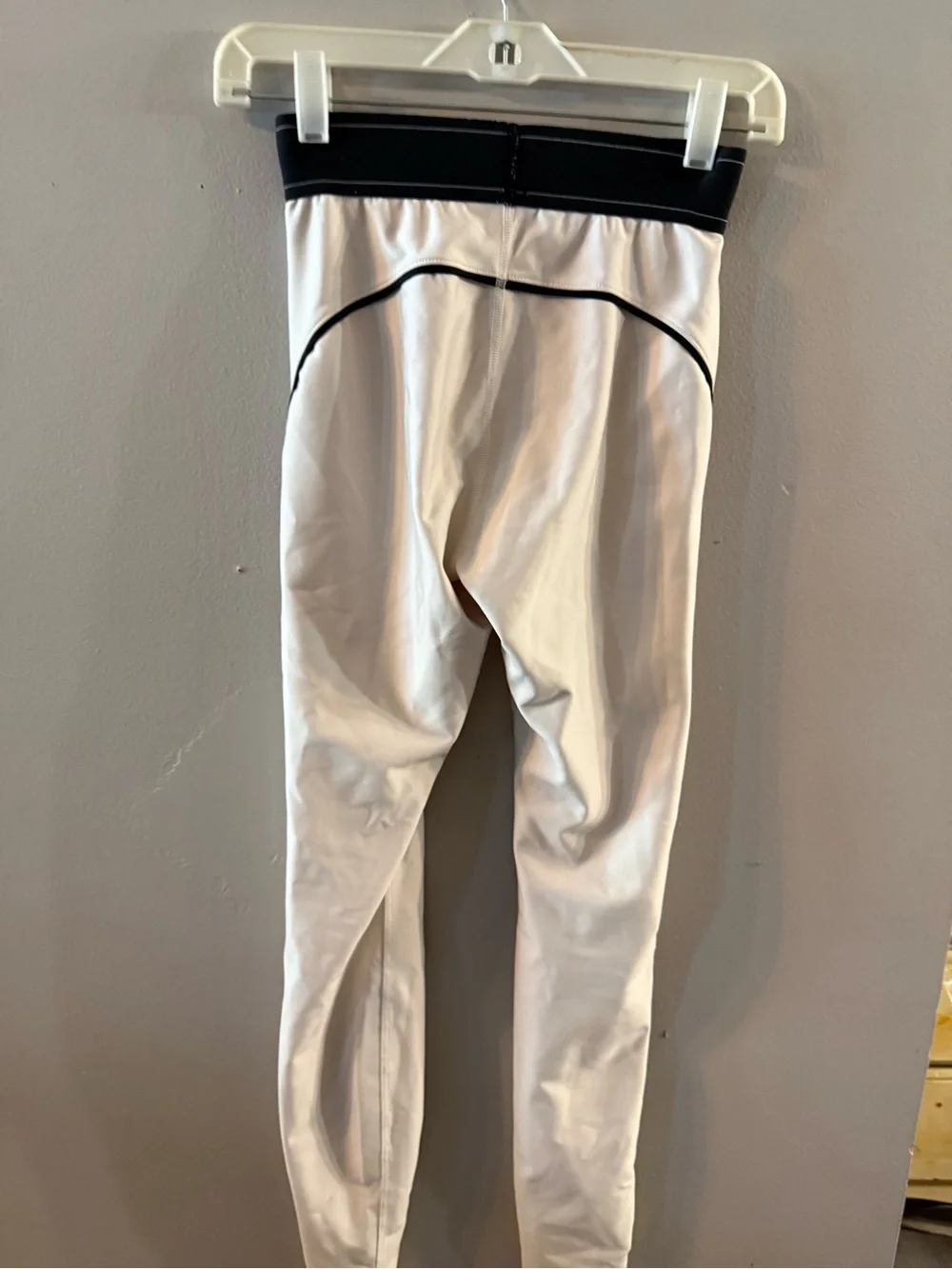 ALO Yoga soft stretch
